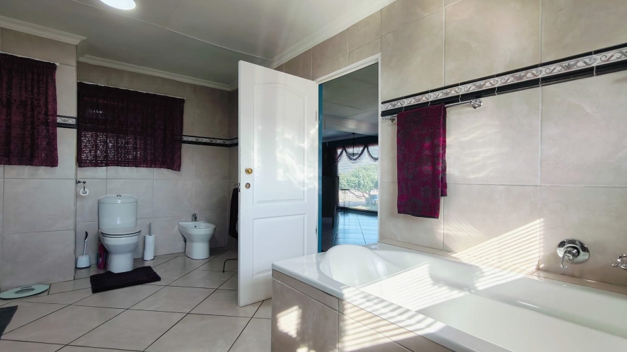 7 Bedroom Property for Sale in Bayview Western Cape